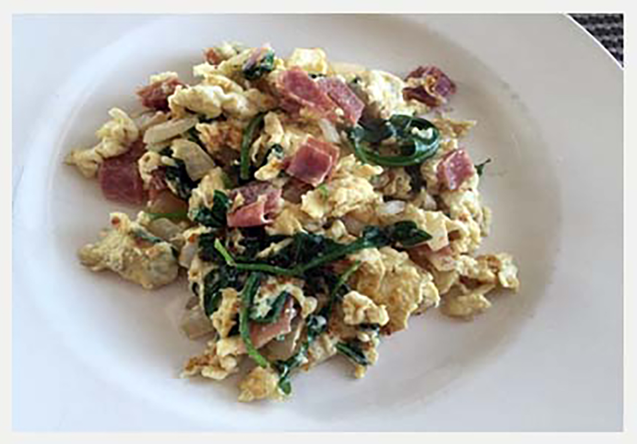 Scrambled-Eggs-with-Diced-Ham-and-Spinach